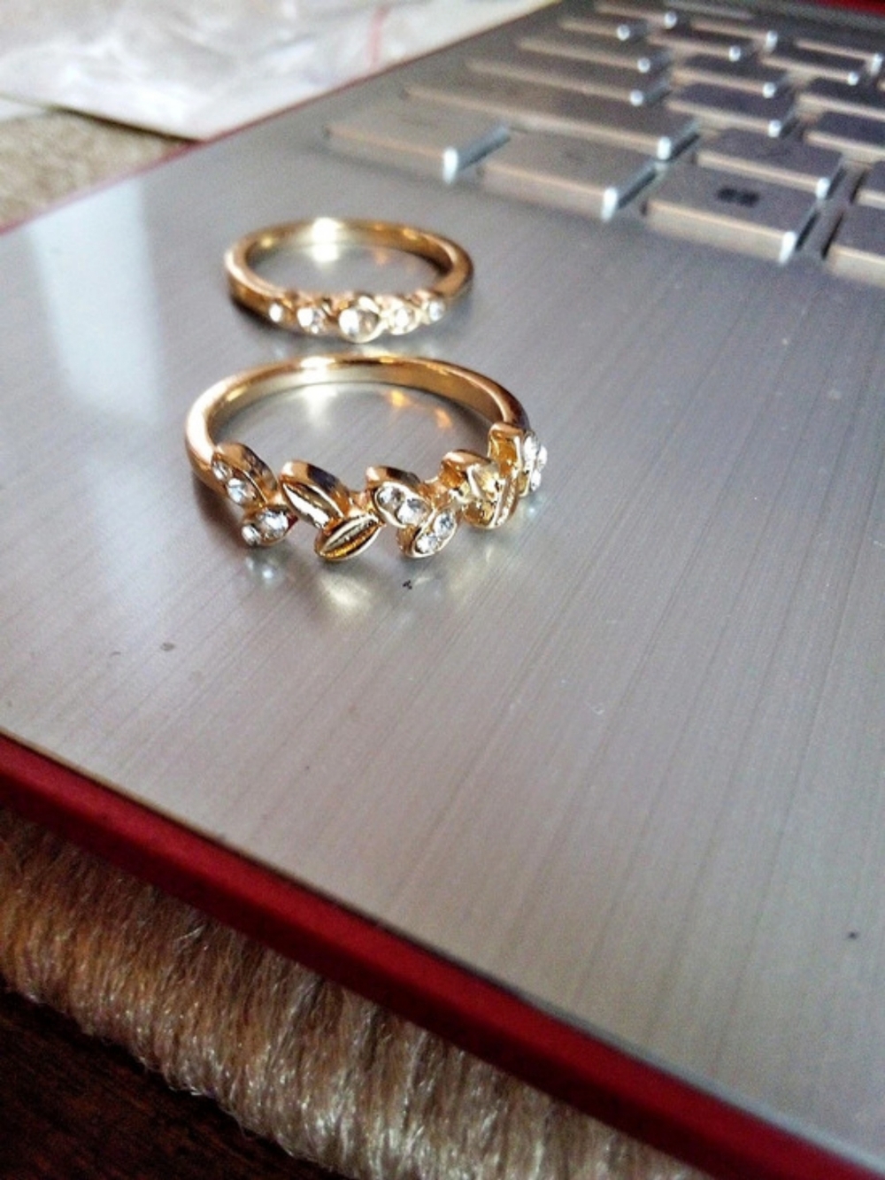Gold-Tone Rhinestone Ring Set Like New
